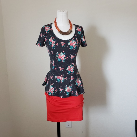 3 for $20 Open heart shaped back peplum floral top - Picture 2 of 3